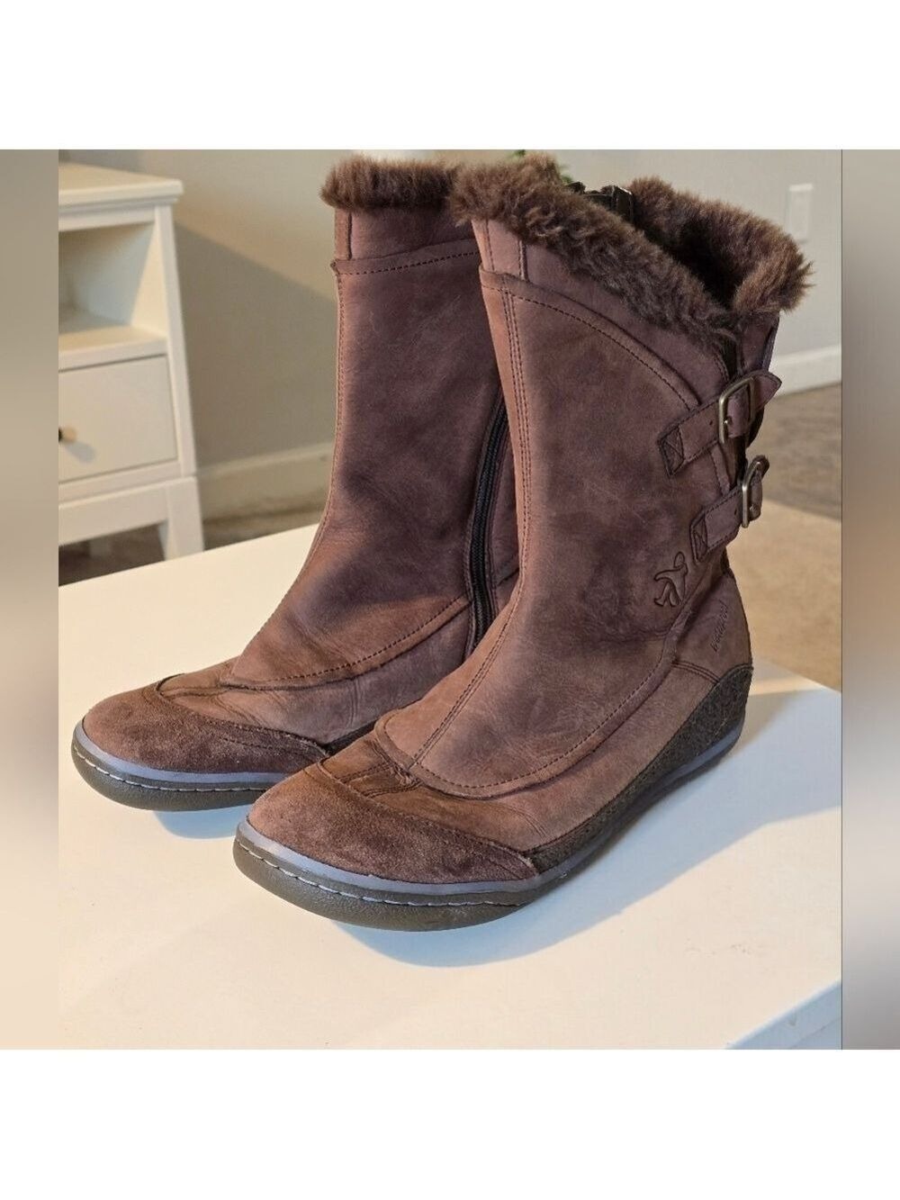 Manuka Winter suede boots color brown size 8